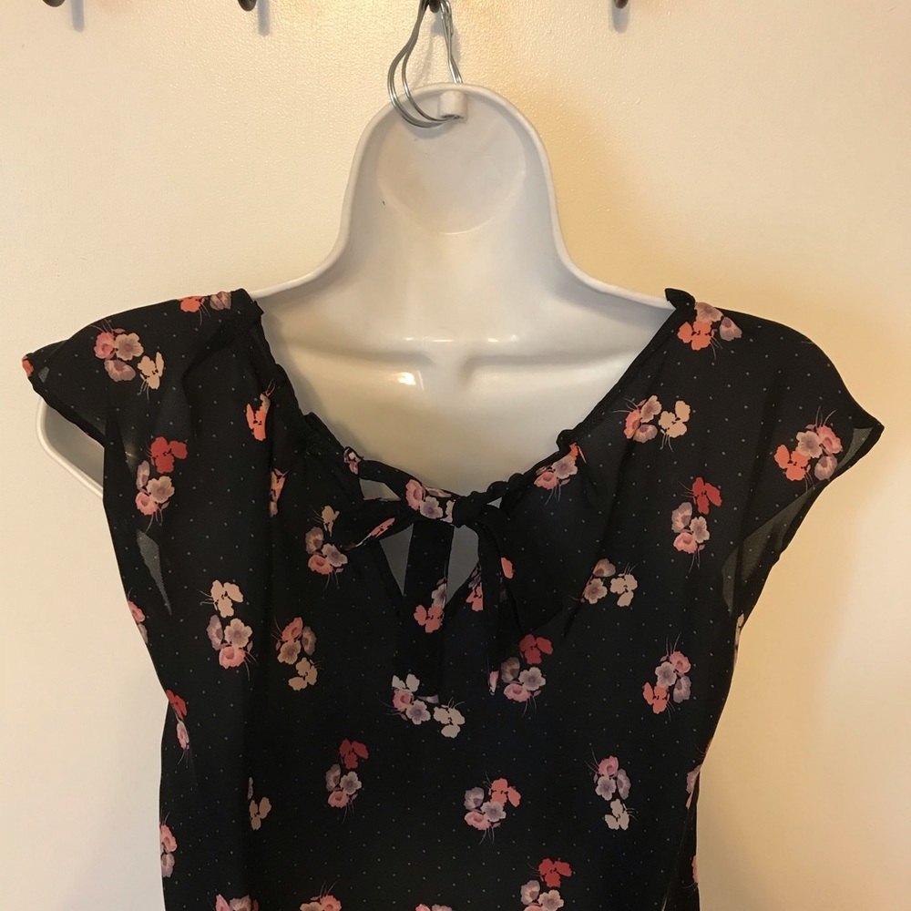 black capped sleeved blouse w/ pink floral print - Picture 2 of 2